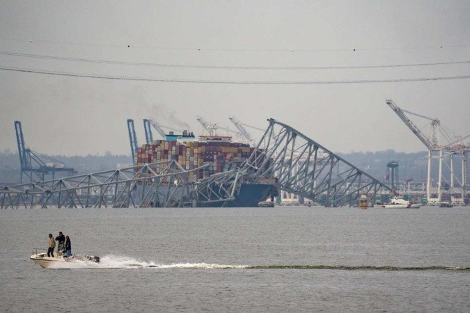 Tudo o que se sabe sobre a colisão de cargueiro com ponte nos EUA
